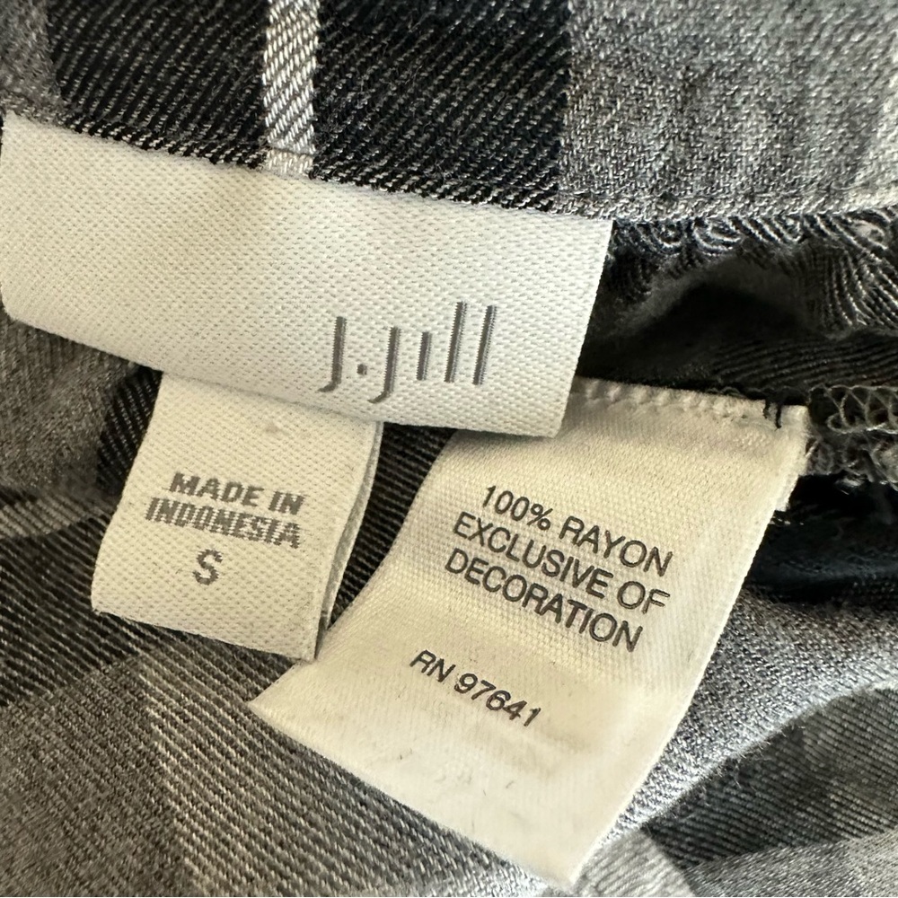 J. Jill Gray Black Plaid Button Down Shirt Size Small - Picture 7 of 7
